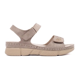 Goodin Beige kvinders velcro -sandaler med et ornament