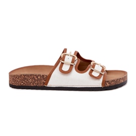 Kvinders materiale flip flops på en korkplatform med hvide spænder