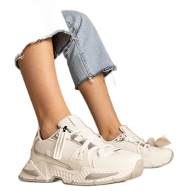 Hvide damesneakers med massiv sål