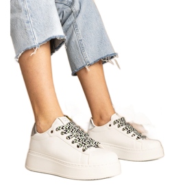 Hvide kvinders sneakers med massiv snøring