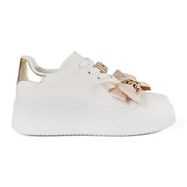 Hvide og guld sneakers med gyldne tilføjelser