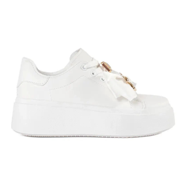 Hvide sneakers med gyldne tilføjelser