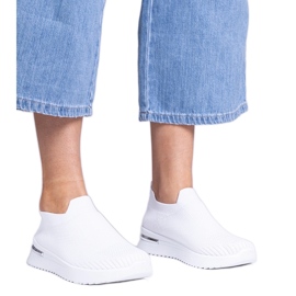 Hvide slip-on sportssneakers