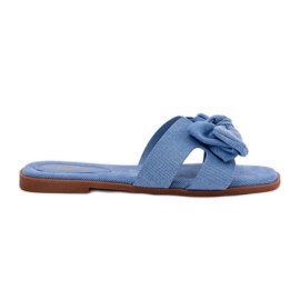 Flad kvinders flip flops med en blå bue
