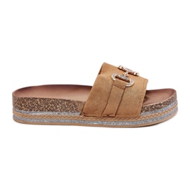 Kvinders flip flops på platformen med et gyldent ornament og kamelglitter brun