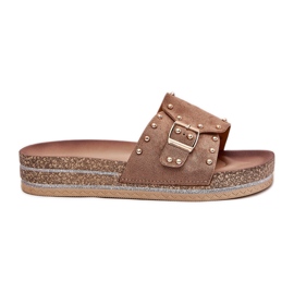 Kvinders hjemmesko på platformen med en spænde- og khaki -studs beige