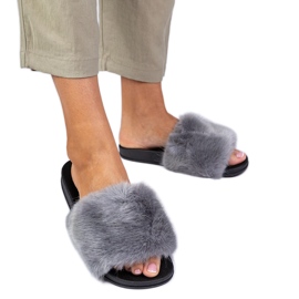 Grå flip-flops med pels