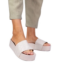 Beige presserende flip flops
