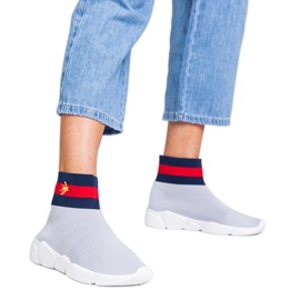 Grå sports -sneakers med en sok øvre