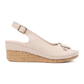 Goodin Lette sandaler på en lav kile beige