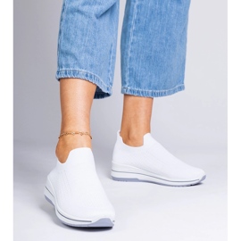Hvide slip-on sportssneakers