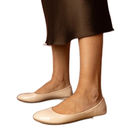 Beige lakerede ballerinaer
