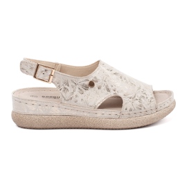 Goodin Lys -beige flade sandaler med en spænde