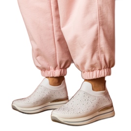 Hvide kvinders sneakers på platformen med zirkoner