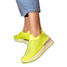 Gule neon -sneakers på platformen med zirkoner