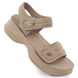 Kvinders sandaler på en tyk sål med velcro beige potocki 105300
