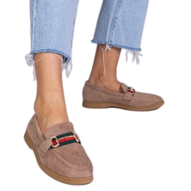 Brune loafers fra Ekozamsz med en gylden dekoration