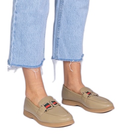Grønne loafers med Eco -Leather med et ornament