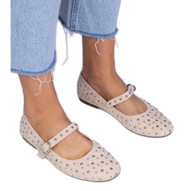 Beige ballerinas med studs og spænder