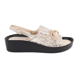 Goodin Lys beige kilesandaler med læderindsats
