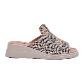 Kvinders kiler med kile med et slotdyr mønster beige