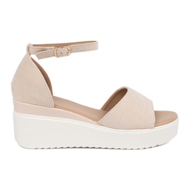 Seastar Lys -bærende kvinders sandaler på en hvid kile beige