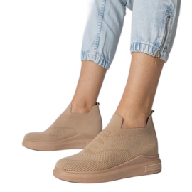 Brune sokker glidende sneakers
