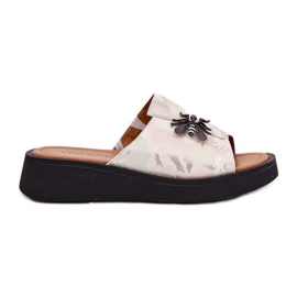 Kvinders læder hjemmesko med en Vinceza 66752 beige broche