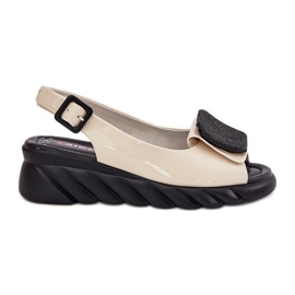 Læderlakerede kvinders sandaler med gammel dekoration Artiker 56C1567 Beige