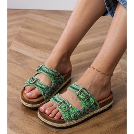 Grøn etniske flip flops med klemmer på striber