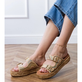 Golden flip flops med klemmer på striber gylden
