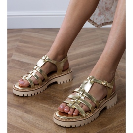 Golden kvinders sandaler med en spænde gylden