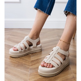 Beige gladiator sandaler på platformen