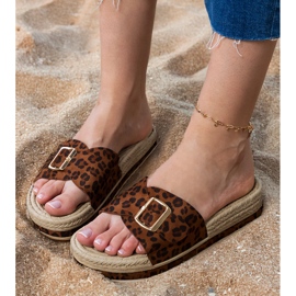 Panther flip flops på platformen med en spænde på baren brun