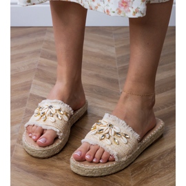 Beige espadrilles med skaller