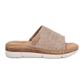 Kvinders flip flops med en beige kile