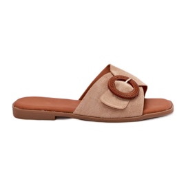 Flat -Hælet kvinder flip flops med en beige klemme