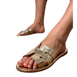 Golden Flip -Flops dekoreret med udskæringer gylden