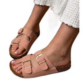 Pink flip flops med klemmer på en kork sål lyserød