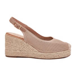 Kvinders sandaler til kile med en mørk bærende fletning beige