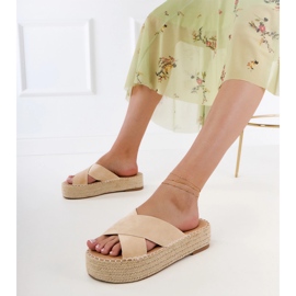 Beige espadrilles med striber på platformen
