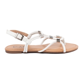 Hvide sandaler af flip -flops med dekorationer