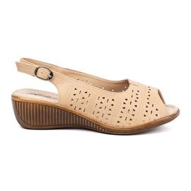 Shelvt Beige gennembrudte kilesandaler