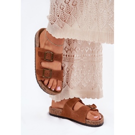 Ruskind flip flops på korksålen med kamelspænder brun