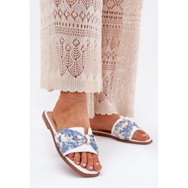 Flad -hælede kvinder flip flops med en hvid bue