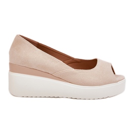 Kvinders sandaler til en kile med Eco Suede Light Beige