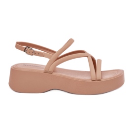 Kvinders sandaler på platformen med beige striber