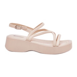 Kvinders sandaler på platformen med lette bærestriber beige