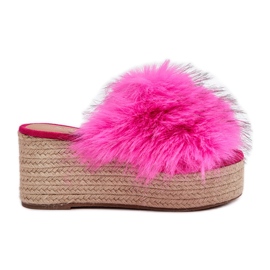 Kvinders kiler med kile med pels og fletning fuchsia lyserød