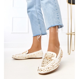Hvide loafers dekoreret med lea stop